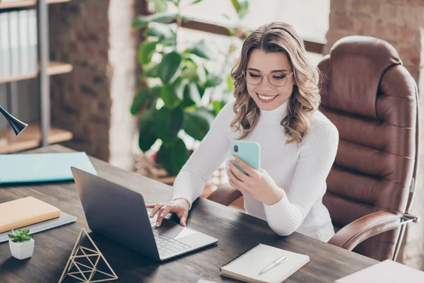 Portrait of her she nice attractive cheerful focused wavy-haired girl ceo boss chief director sending sms partner smm negotiation in modern loft brick industrial interior style workplace workstation — Stock Photo, Image