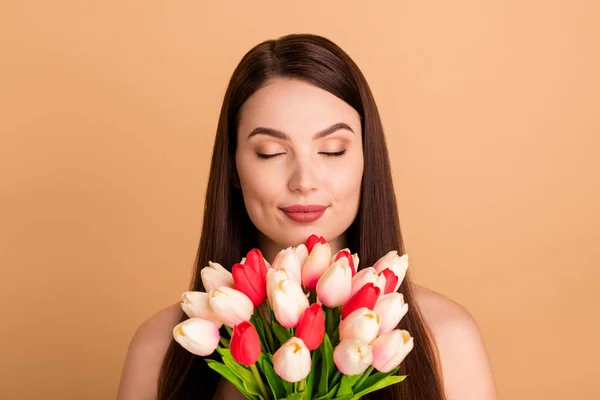 Close up photo of dreamy positive girlish lady hold blooming flowers 8-March celebration spring holidays after gift spa salon estetic collagen procedure isolated over pastel color background — Stock fotografie