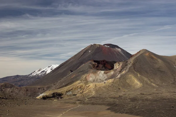 红色的火山口和装载北岛 — 图库照片