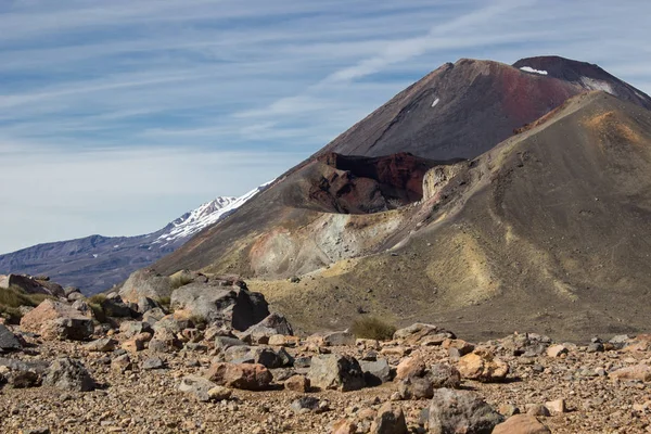 Cratera vermelha e Monte Ngauruhoe — Fotografia de Stock