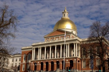 Boston 'daki Massachusetts devlet binası ilkbahar günü erken saatlerde
