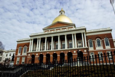 Boston 'daki Massachusetts devlet binası ilkbahar günü erken saatlerde