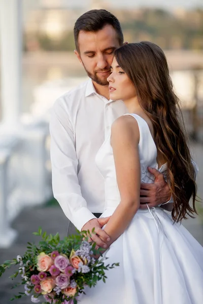 Groom Bride Sensually Embrace Lake — Stock Photo, Image