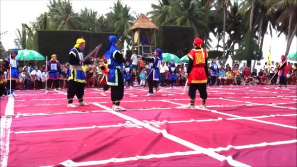 Human chess performed with martial art on the beach festival — Stock Video