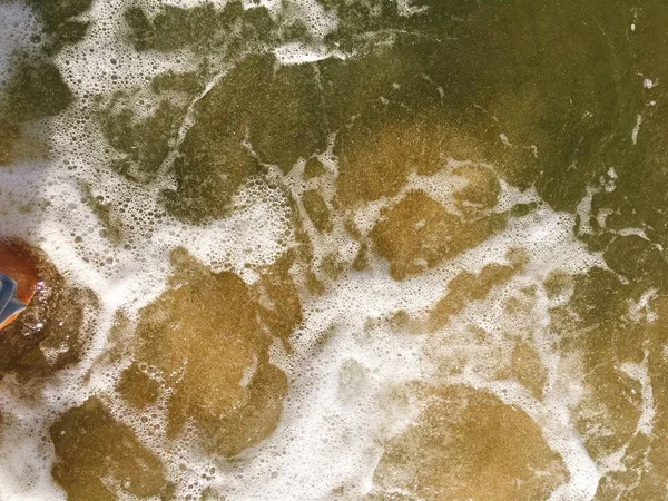 Vagues de mer atteignant le rivage — Photo