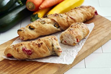 Taze somun ekmek ahşap tablo