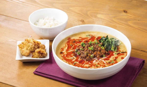 Sığır çorbası sade pilav ve kızarmış patates kızartması ile