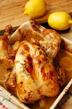 Sarı kireç ile beyaz şarap kızarmış tavuk