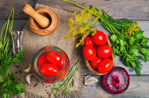 Pickling preserving tomatoes — Zdjęcie stockowe