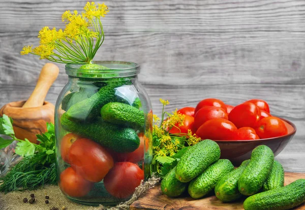 Preserving pickled cucumbers and tomatoes — Zdjęcie stockowe