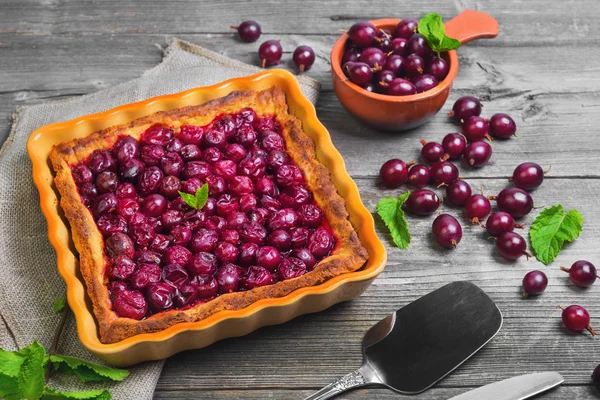 Fresh baked pie pastry with red berries of gooseberry — Φωτογραφία Αρχείου