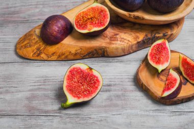 incir parçalar halinde kesilmiş