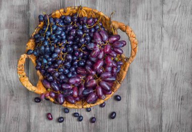 Mavi mor üzüm demet