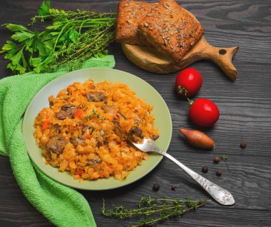 mantar ile haşlanmış lahana