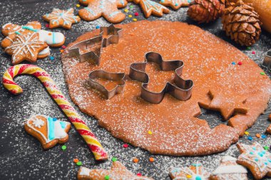 Noel kurabiye zencefilli kurabiye pişirme.