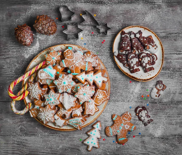 Karácsonyi édesség sütés mézeskalács cookie-kat — Stock Fotó