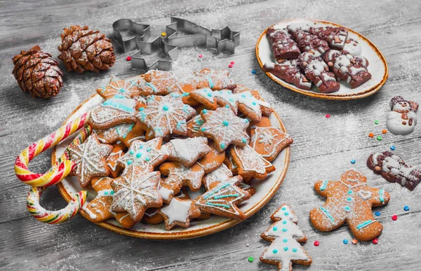 Dulces de Navidad hornear galletas de jengibre — Foto de Stock