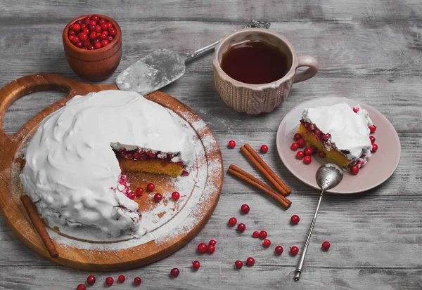 Pastel de tarta de invierno de Navidad con arándanos rojos Imagen De Stock