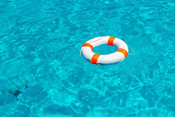 Boya salvavidas en piscina —  Fotos de Stock