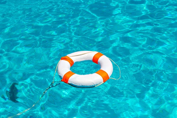 Life buoy in swimming pool — Stock Photo, Image