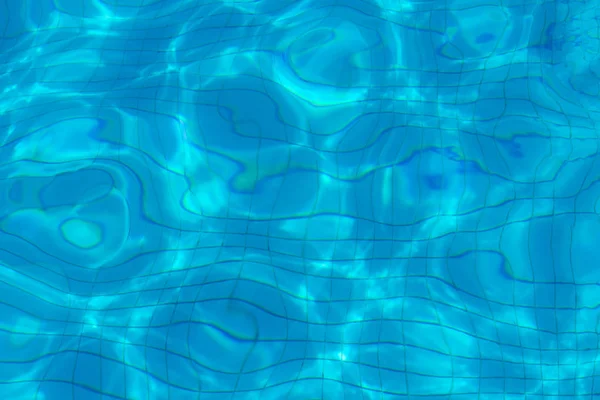 Ondata di acqua blu in piscina — Foto Stock