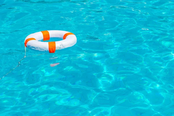 Boa di salvataggio in piscina — Foto Stock