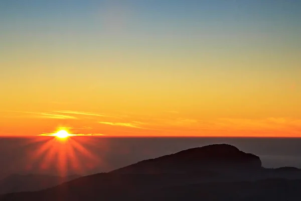 Nascer do sol em Doi Inthanon, Chiang Mai Tailândia — Fotografia de Stock