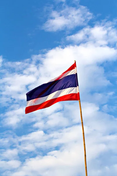 泰国国旗在木竿上 — 图库照片