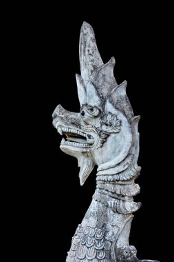 Siyah arka plan üzerine izole naga heykel kralı