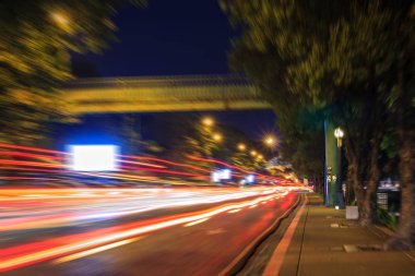 Şehrin gece trafik soyut resim.