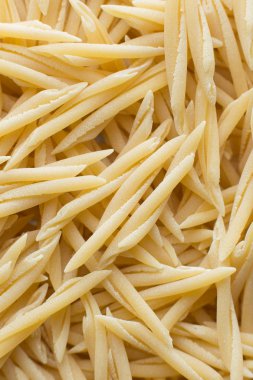 Makarna ham closeup arka plan. Geleneksel İtalyan mutfağı yemek için lezzetli kuru pişmemiş madde. Çeşitli şekiller dokulu. Üstten Görünüm. Kopya alanı