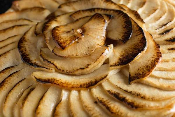 Elma tart arka plan. Geleneksel Fransız tatlı tatlı. Lezzetli, iştah açıcı, ev yapımı pasta dilimleri taze meyve ile. Kopya alanı, portre