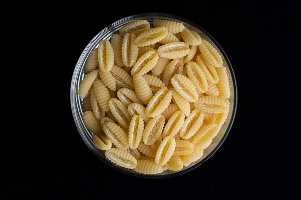 意大利面食原料特写背景。传统的意大利美食菜美味干燥的生料的成分。纹理的各种形状。顶视图。复制空间 — 图库照片