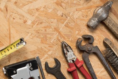 Araçlar osb paneli kopya alanı ile ayarlayın. Marangoz ahşap arka plan üzerinde çalışma alanı. Üstten Görünüm