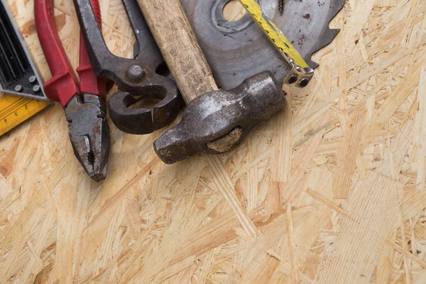 Araçlar osb paneli kopya alanı ile ayarlayın. Marangoz ahşap arka plan üzerinde çalışma alanı. Üstten Görünüm