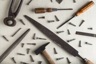 İnşaat araçları üzerinde ahşap açık renkli ayarlayın. Tamirci, marangoz, Oluşturucu için ürün yelpazesine sahip aygıtlar. Metin için yer kopyalayın. Üstten Görünüm