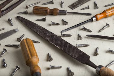 İnşaat araçları üzerinde ahşap açık renkli ayarlayın. Tamirci, marangoz, Oluşturucu için ürün yelpazesine sahip aygıtlar. Metin için yer kopyalayın. Üstten Görünüm