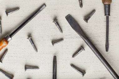 İnşaat araçları üzerinde ahşap açık renkli ayarlayın. Tamirci, marangoz, Oluşturucu için ürün yelpazesine sahip aygıtlar. Metin için yer kopyalayın. Üstten Görünüm