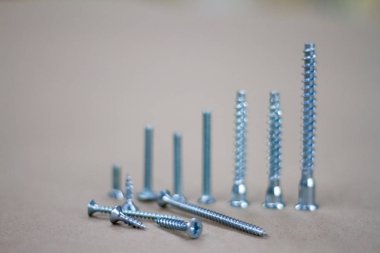 Mobilya sanayi üretimi. Mobilya takımları. Mobilya montaj için mobilya bağlayıcı.