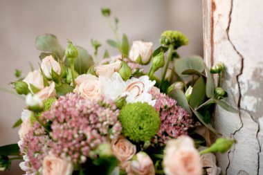 Yaz aylarında düğün buketi.