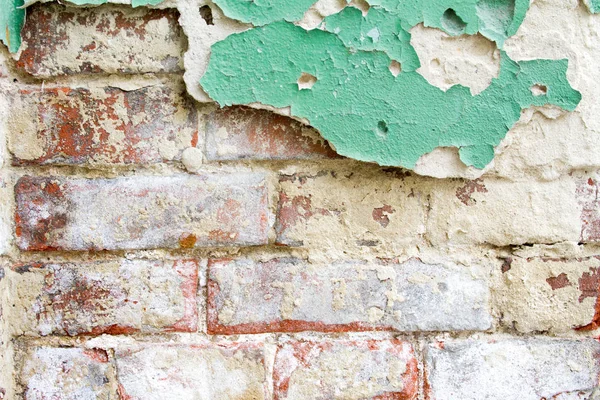 Vintage achtergrondstructuur van oude baksteen metselwerk op oude cement met scheuren met sporen van oude verf. — Stockfoto