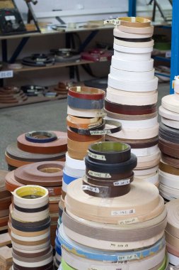 Mobilya takımları. Pvc kenar ve melanin mobilya üretimi için çok renkli bobin.