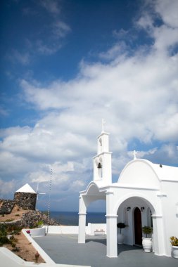 Yunanistan 'ın Santorini adasında beyaz mimari.