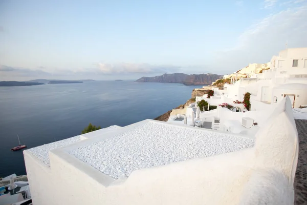 Biała architektura na wyspie Santorini, Grecja. — Zdjęcie stockowe