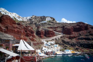 Yunanistan 'ın Santorini adasında beyaz mimari.