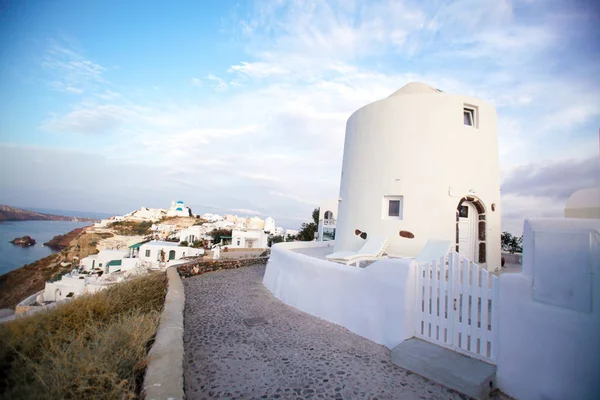 Architettura bianca sull'isola di Santorini, Grecia. — Foto Stock