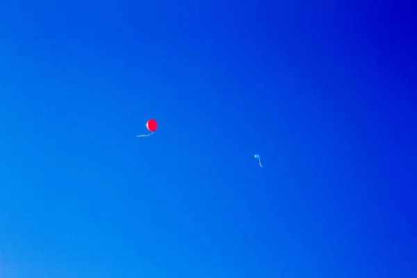 Nafukovací koule na obloze. — Stock fotografie