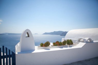 Yunanistan 'ın Santorini adasında beyaz mimari.