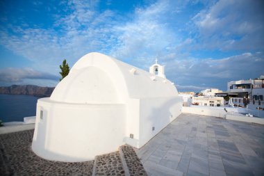 Yunanistan 'ın Santorini adasında beyaz mimari.