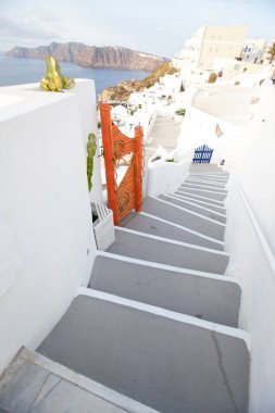 Yunanistan 'ın Santorini adasında beyaz mimari.